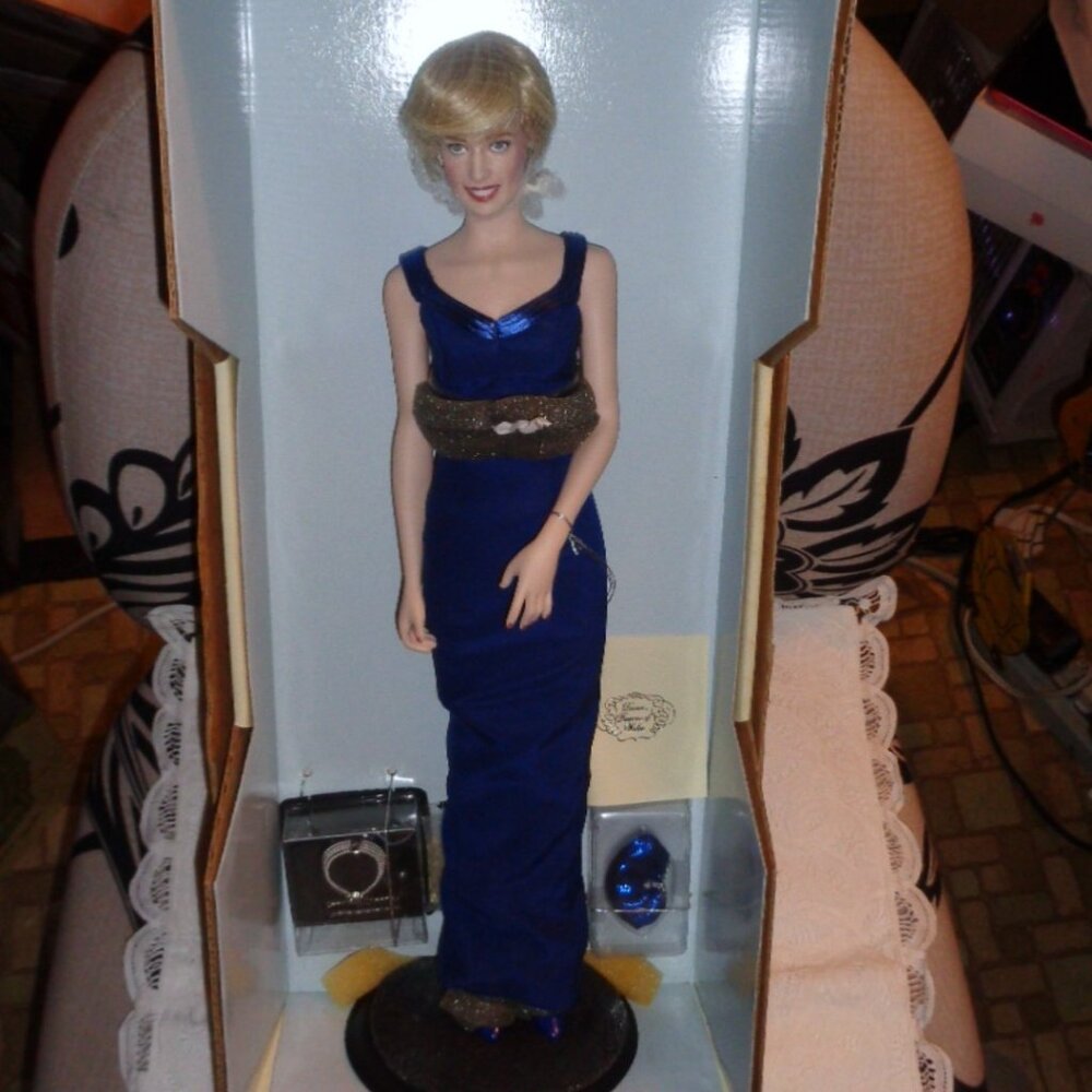 NEW PRINCESS DIANA,PRINCESS OF WALES-BEAUTIFUL RENDITION OF DIANA-FRANKLIN MINT